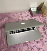 女生自用苹果八G高配笔记本电脑